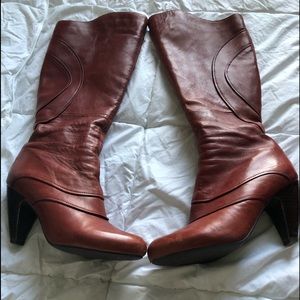 More of a burnt red. Few scuffs on toes but otherwise in great condition.